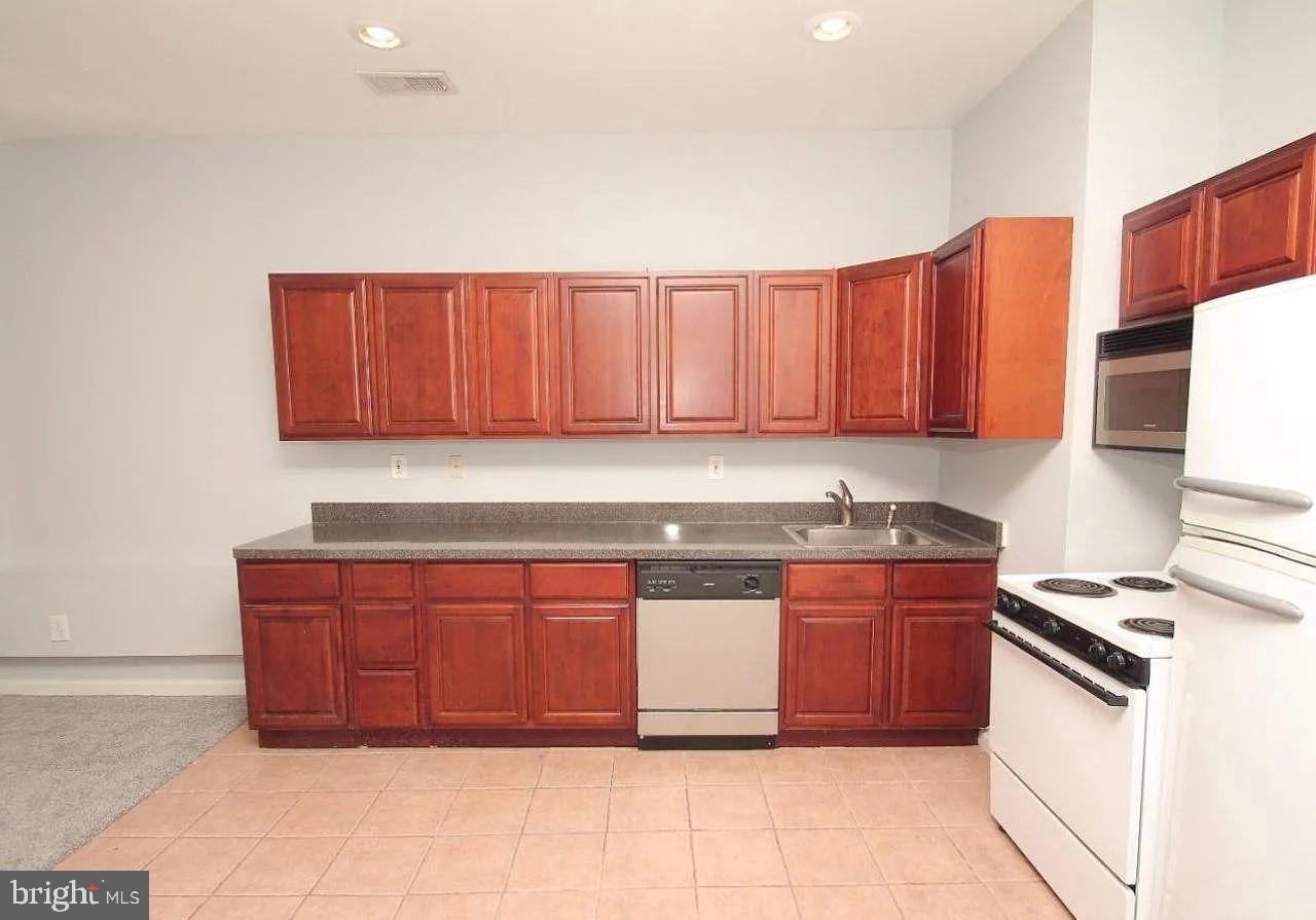 WASHINGTON SQ - Commercial Sale