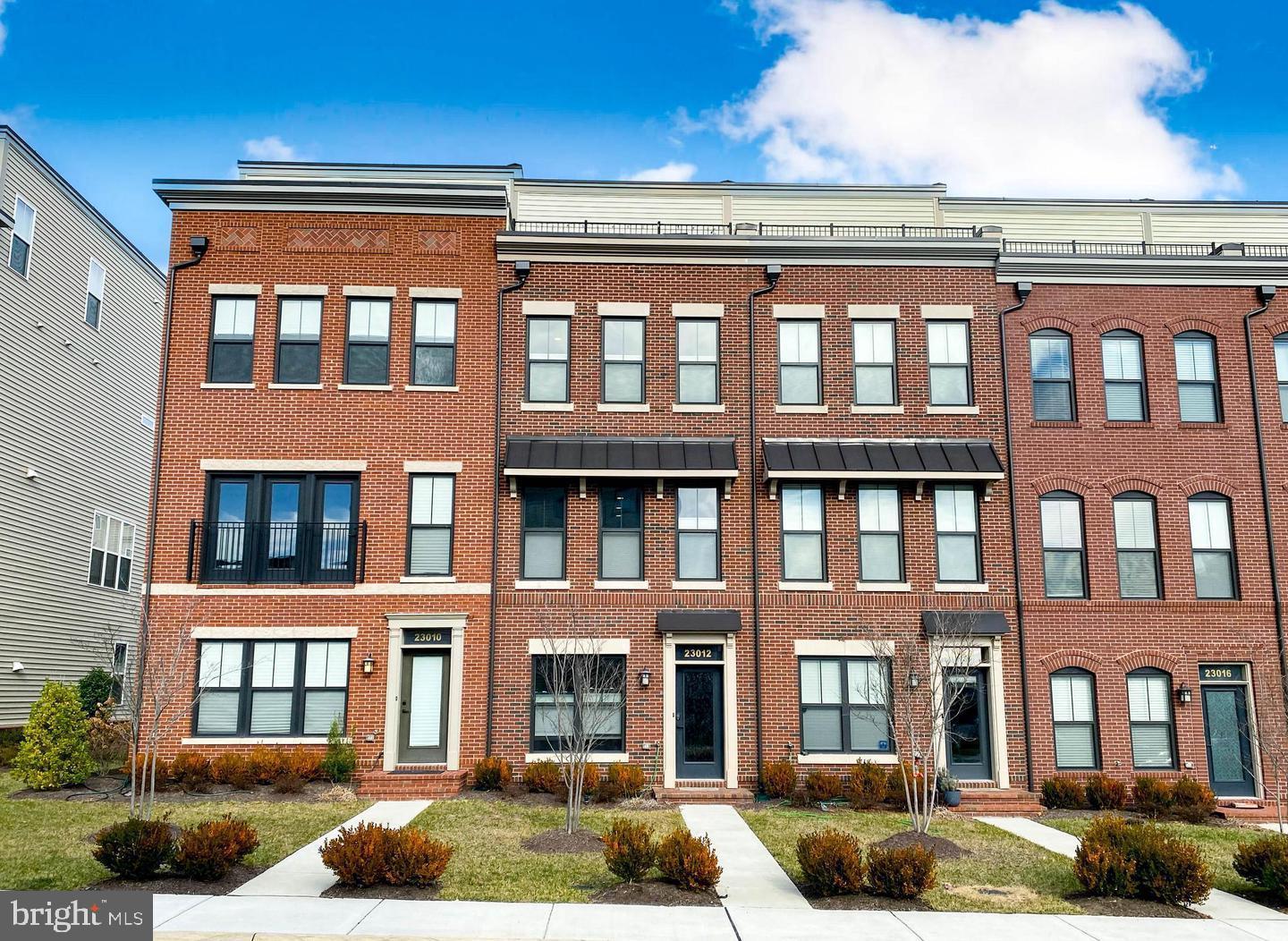 23012 LAVALLETTE SQUARE