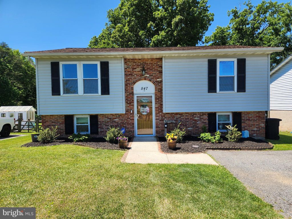 Photo of 847 Streaker Road, SYKESVILLE, MD 21784 (MLS # MDCR2035442)