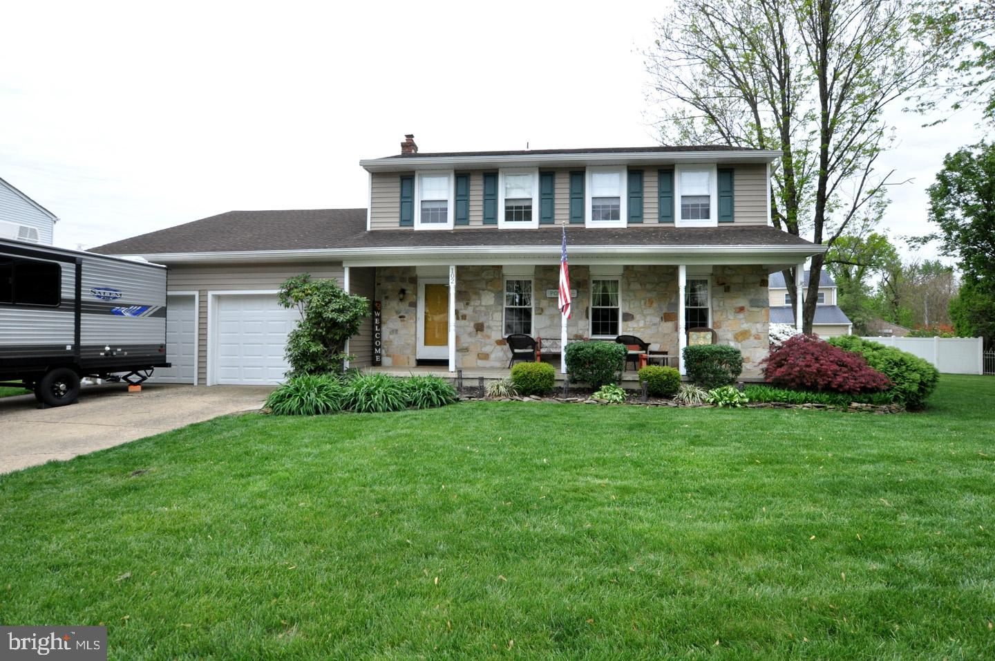 102 HOLIDAY COURT