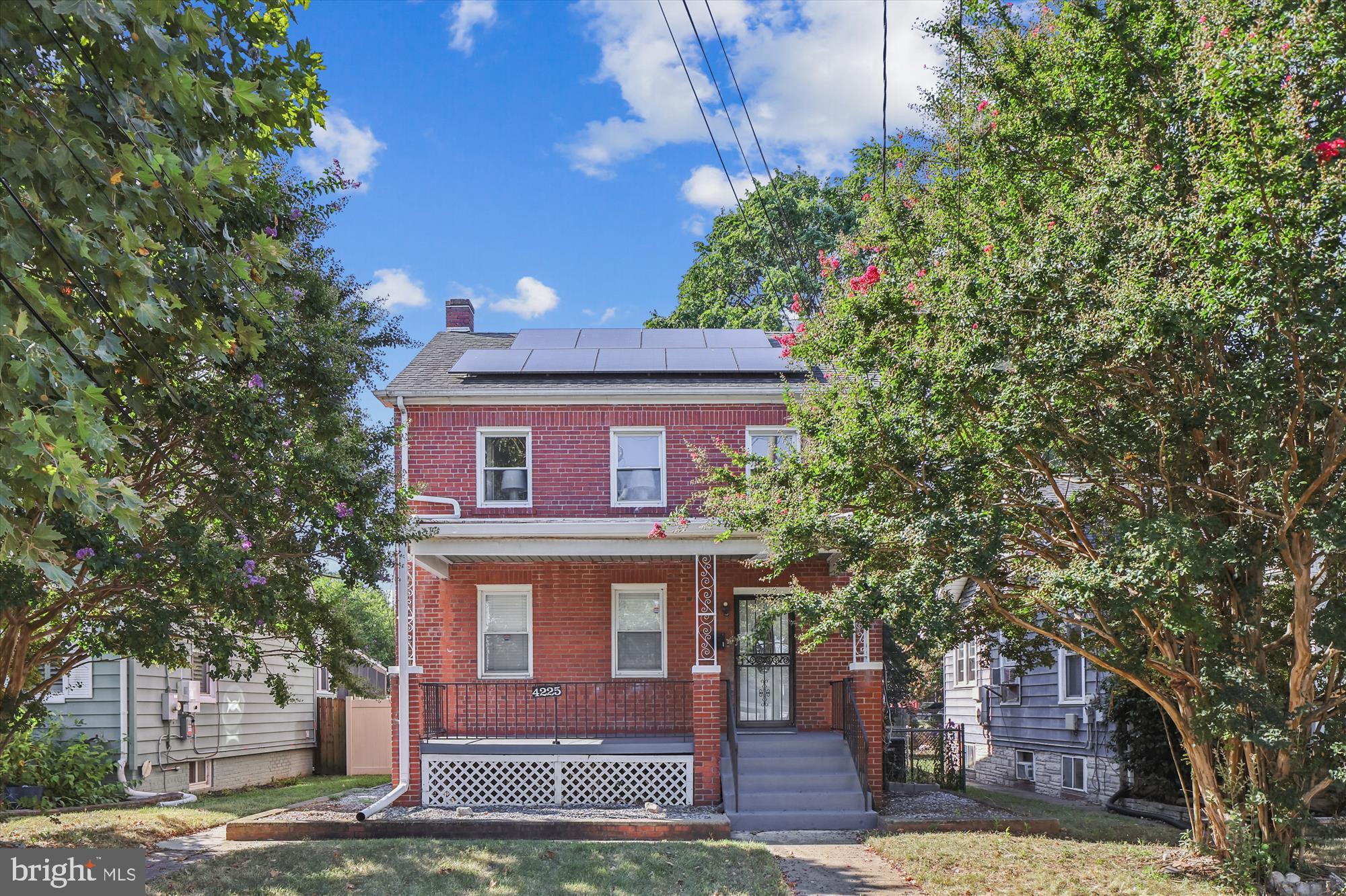 4225 MEADE STREET NE