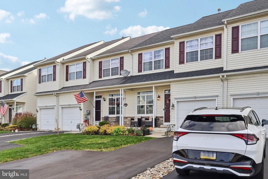 Photo of 1055 King Way, BREINIGSVILLE, PA 18031 (MLS # PALH2014100)