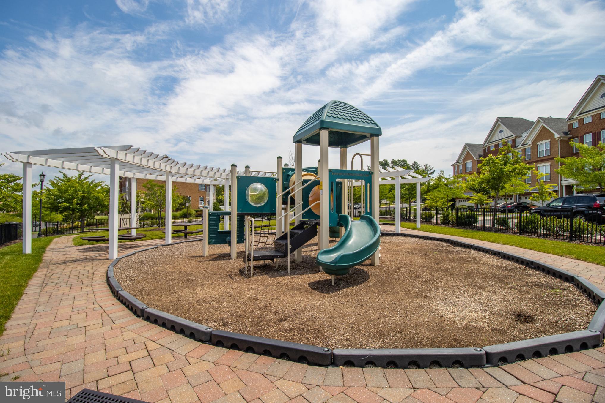 MARLBORO RIDGE - Residential