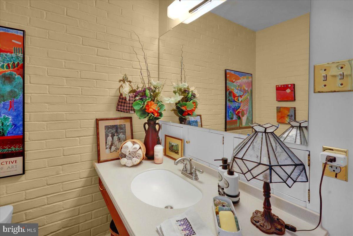 SCHOOL LANE HILLS - Residential