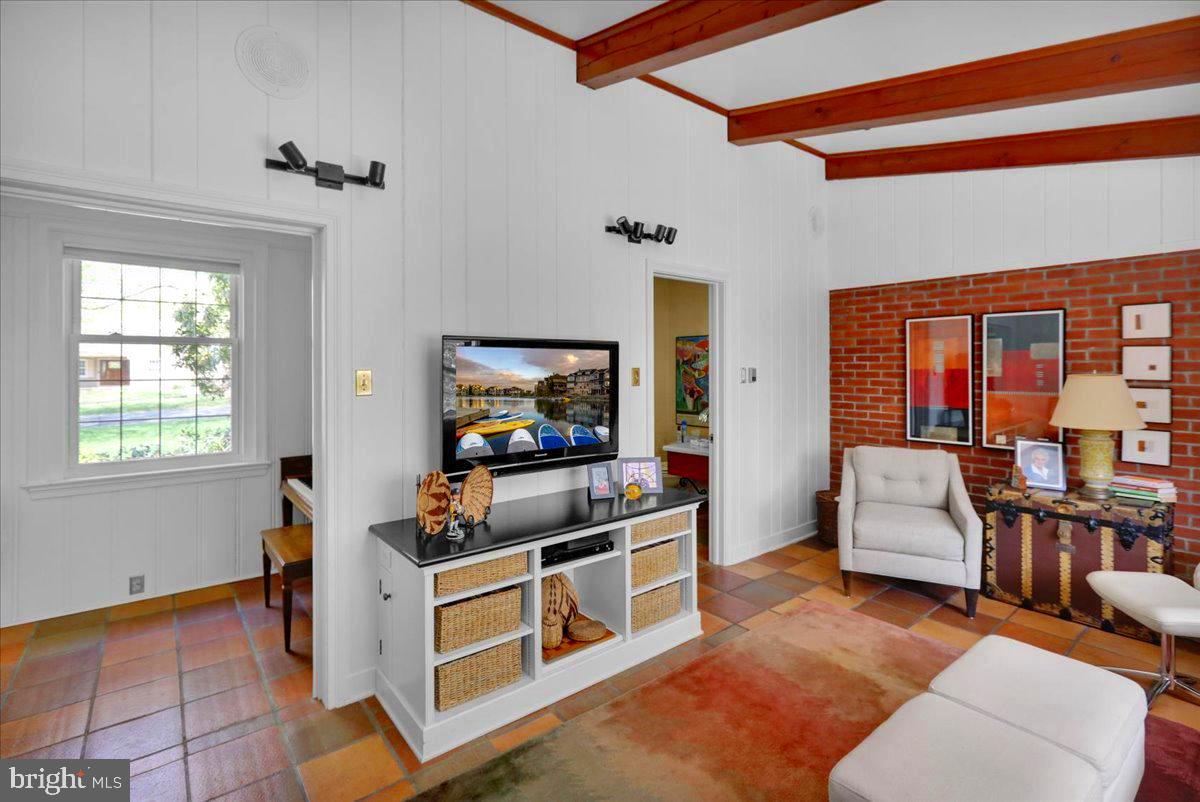 SCHOOL LANE HILLS - Residential