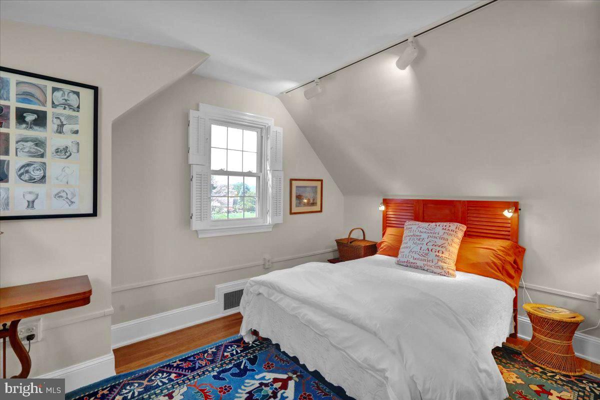 SCHOOL LANE HILLS - Residential