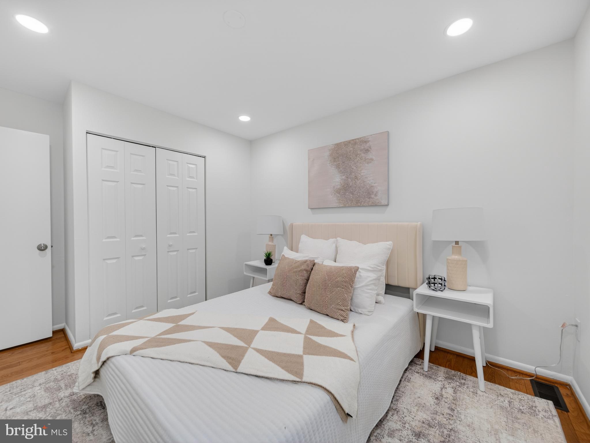 SOUTHGATE WOODS TOWNHOUSES - Residential