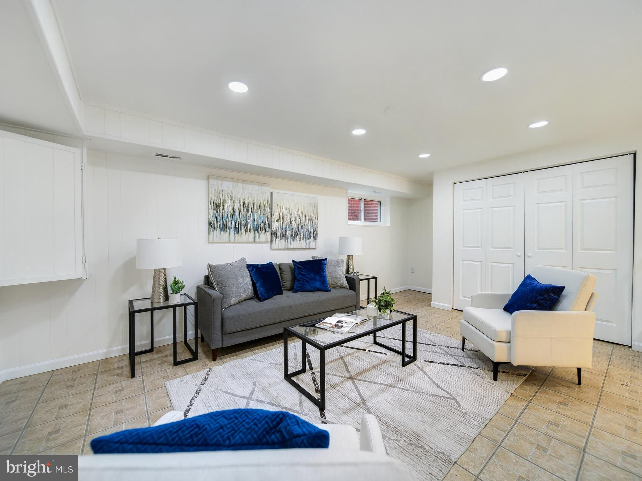 SOUTHGATE WOODS TOWNHOUSES - Residential