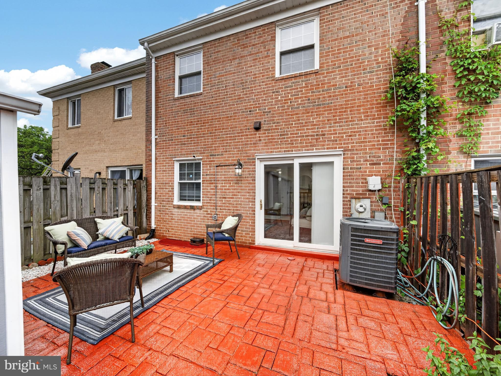 SOUTHGATE WOODS TOWNHOUSES - Residential