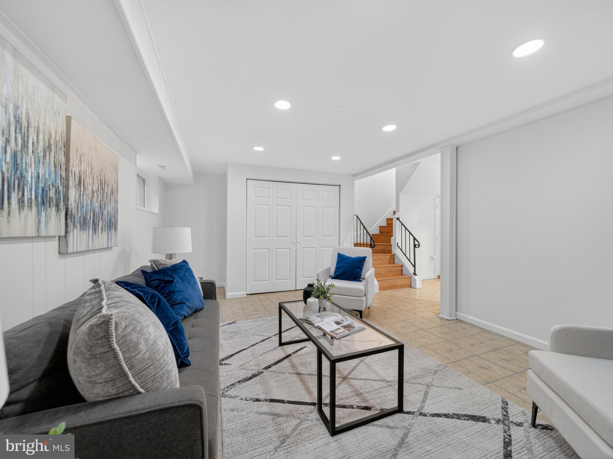 SOUTHGATE WOODS TOWNHOUSES - Residential