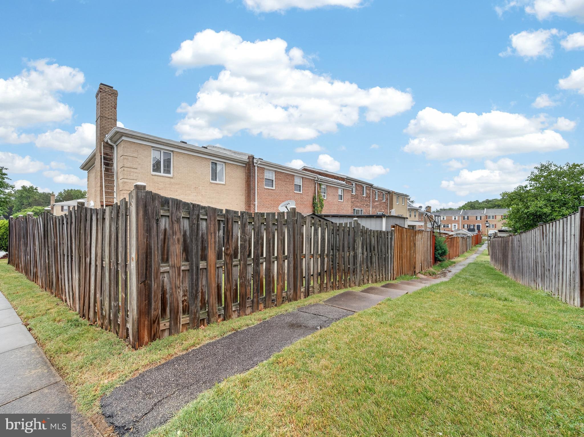 SOUTHGATE WOODS TOWNHOUSES - Residential