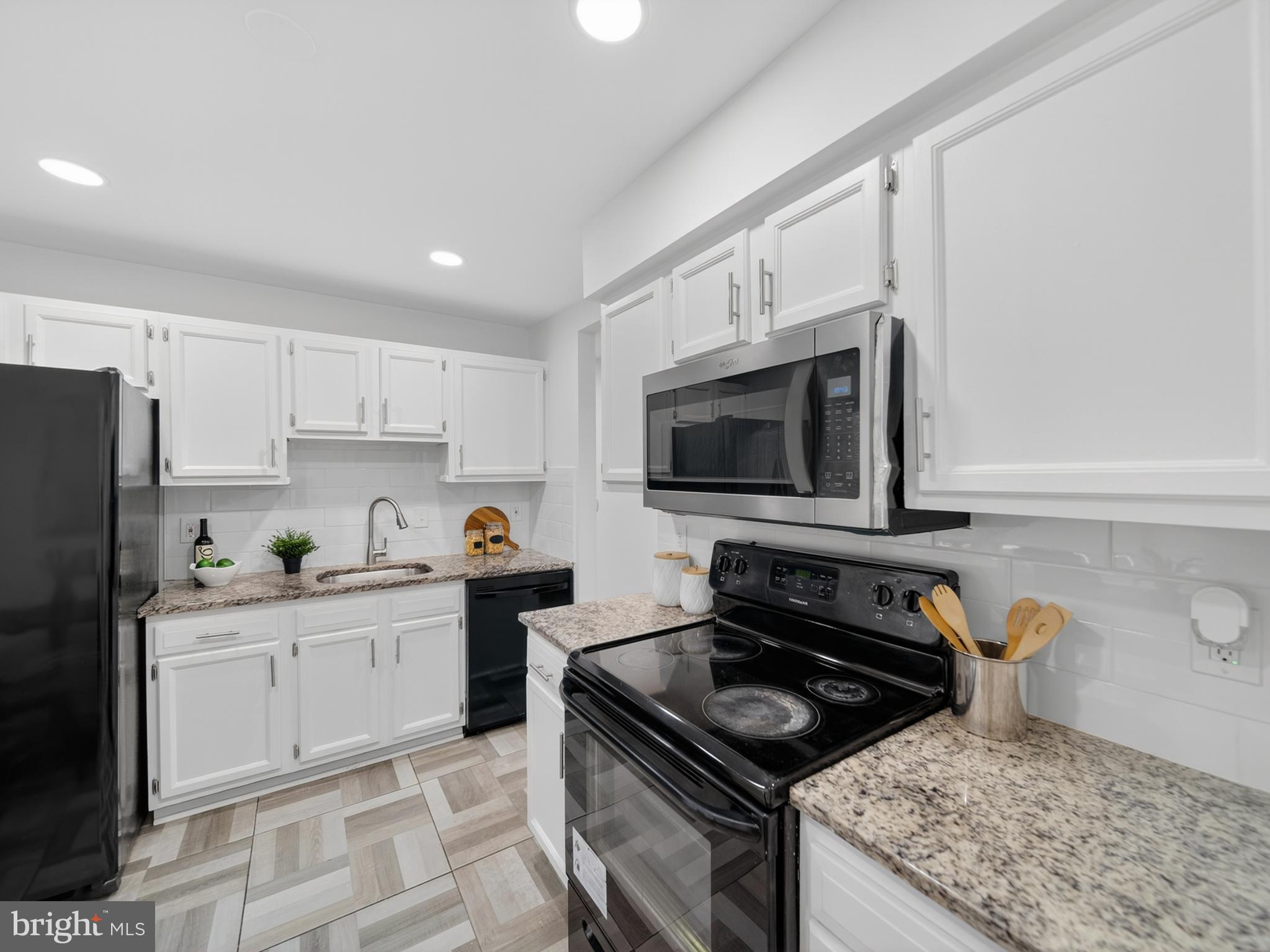 SOUTHGATE WOODS TOWNHOUSES - Residential