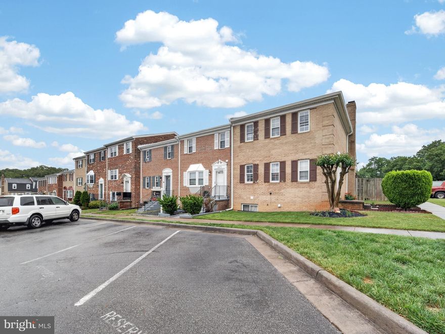 Welcome home to this freshly painted and beautifully updated spacious townhouse in Lorton—bright, welcoming, and truly move-in ready.
Highlights:
4 bedrooms | 3.5 bathrooms
Hardwood flooring on the main and upper levels, including the stairs
Fresh updates throughout with a clean, modern feel
Major Updates:
HVAC replaced in 2020
New roof installed in 2024
Water heater replaced in 2026
Outdoor Living:
Fully fenced backyard
Ideal for entertaining friends and family
Built-in shade
Location & Convenience:
Easy access to Interstate 95, Fairfax County Parkway, and U.S. Route 1
Convenient commute to Alexandria, Springfield, and Washington, D.C.
Nearby Amenities:
Shopping, dining, and daily essentials at Lorton Station Town Center and Springfield Town Center
Close to outdoor escapes like Mason Neck State Park and Occoquan Regional Park with scenic trails and recreation
A perfect blend of comfort, updates, and location—ready for you to move in and enjoy.