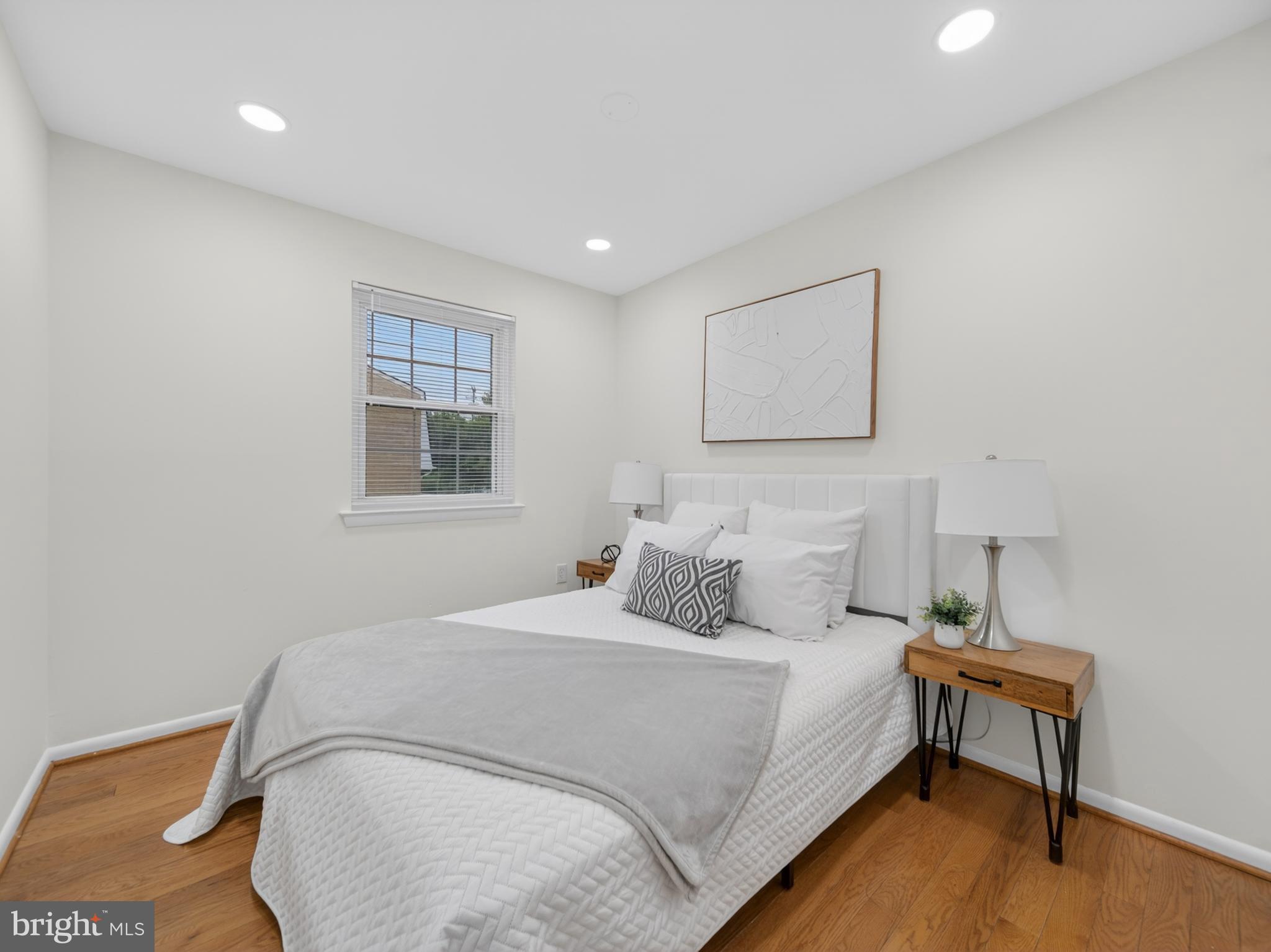 SOUTHGATE WOODS TOWNHOUSES - Residential