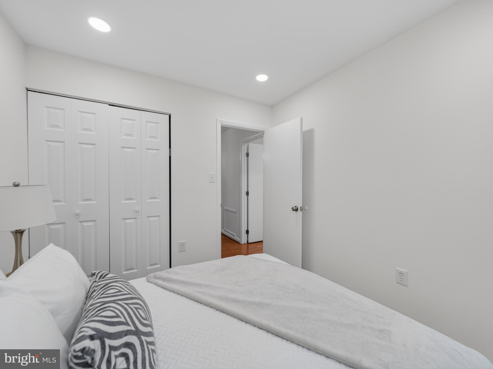 SOUTHGATE WOODS TOWNHOUSES - Residential