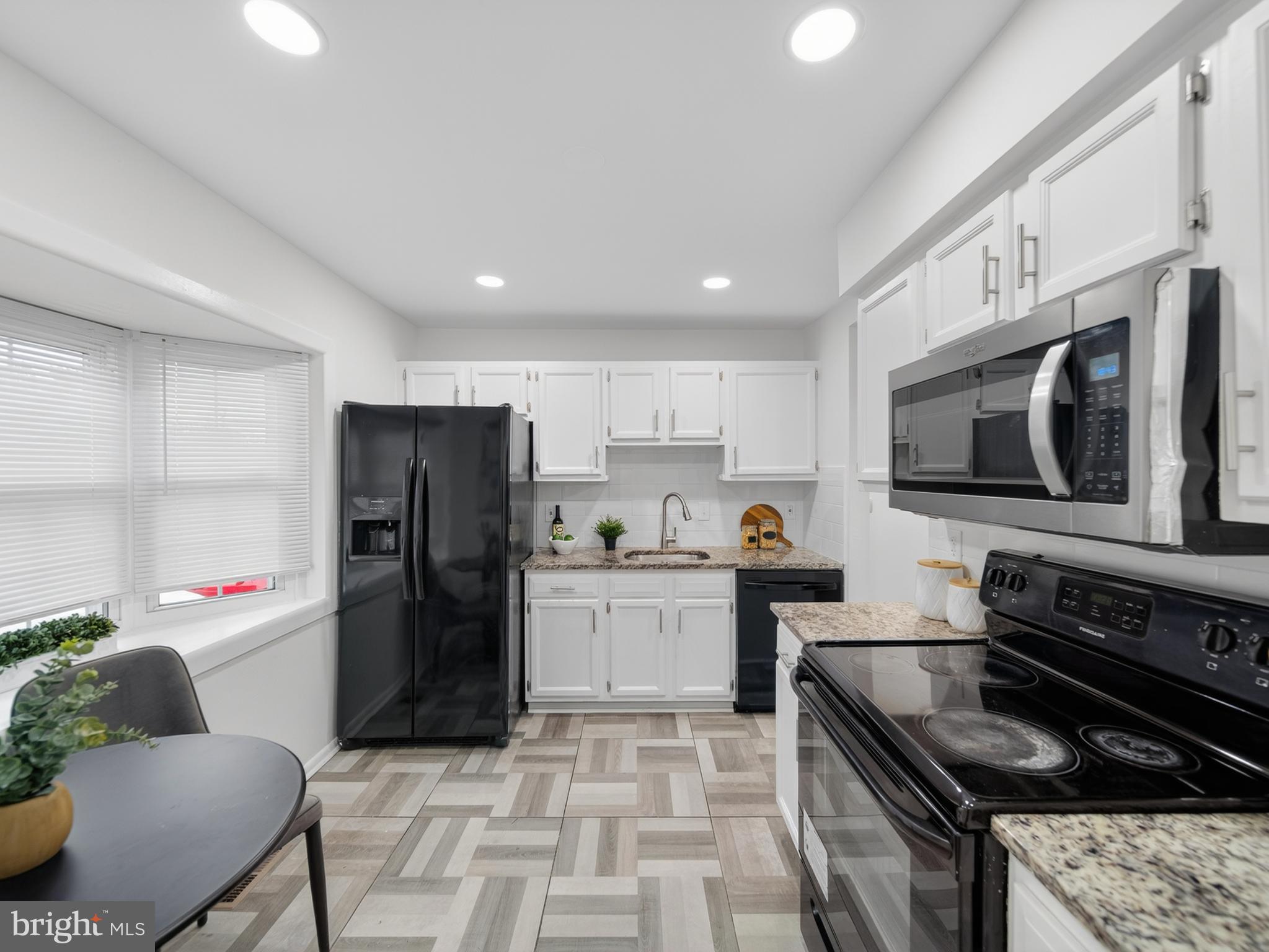 SOUTHGATE WOODS TOWNHOUSES - Residential