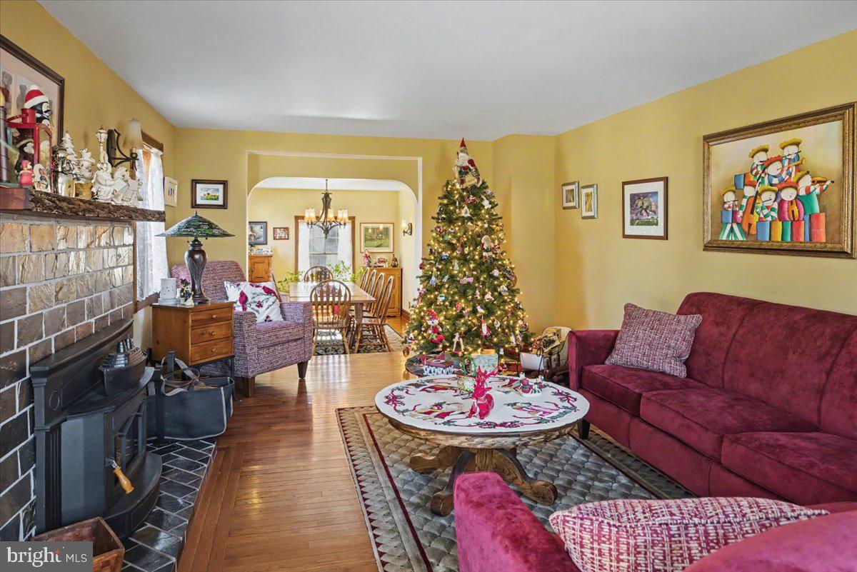 210 E MONTGOMERY AVENUE