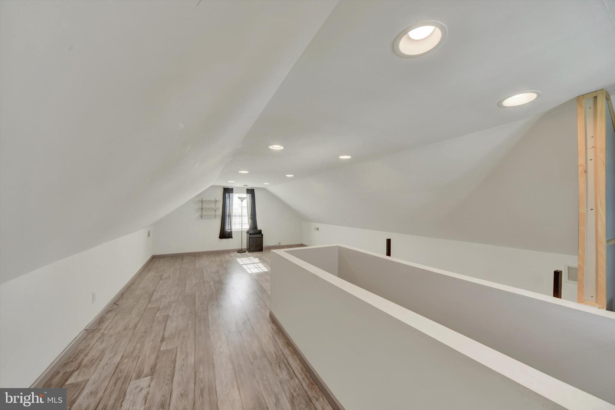 EASTERN TERRACE - Residential