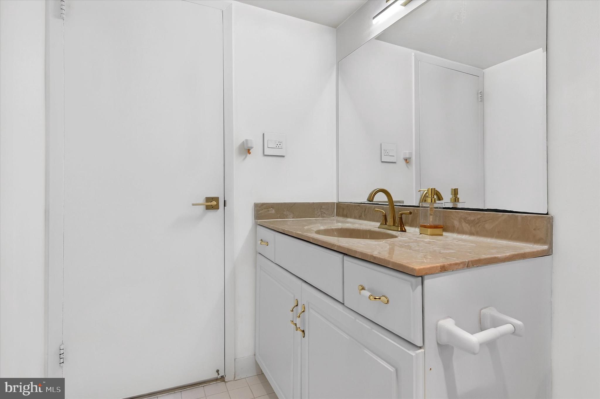 PROMENADE TOWERS - Residential