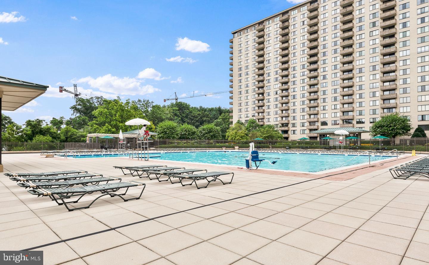 PROMENADE TOWERS - Residential