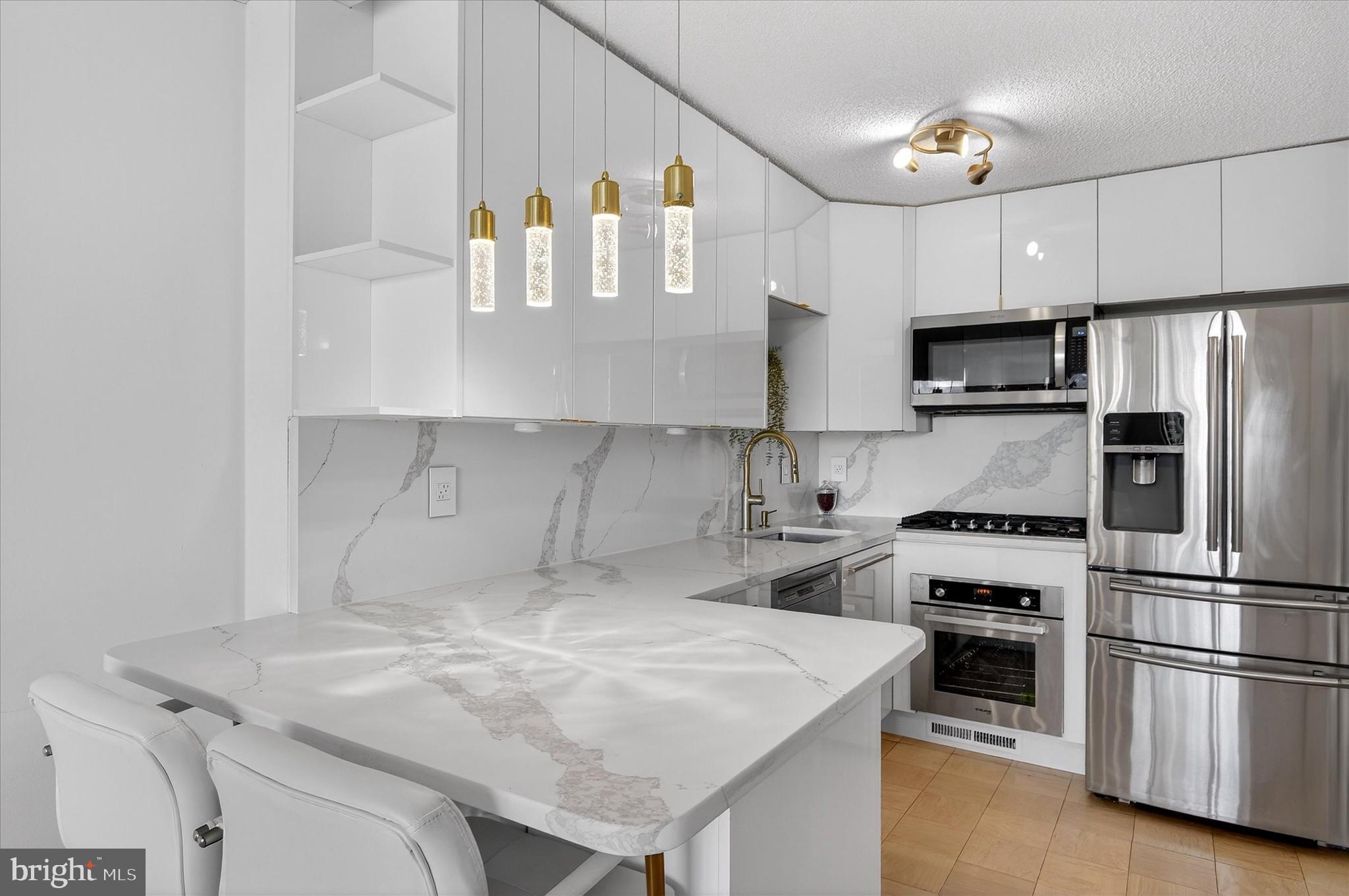 PROMENADE TOWERS - Residential