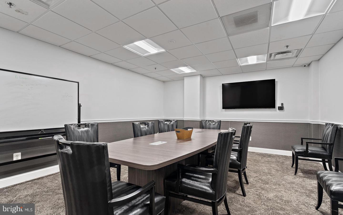 PROMENADE TOWERS - Residential