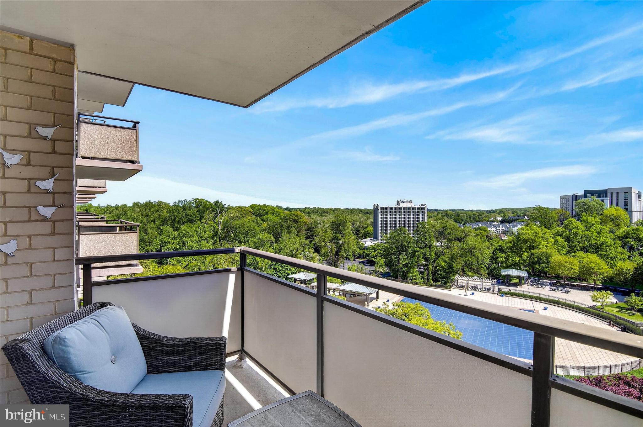 PROMENADE TOWERS - Residential