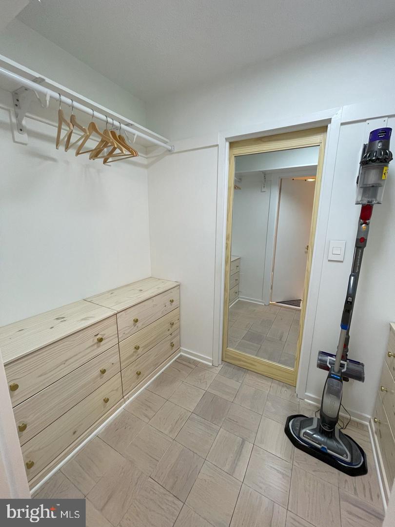 PROMENADE TOWERS - Residential