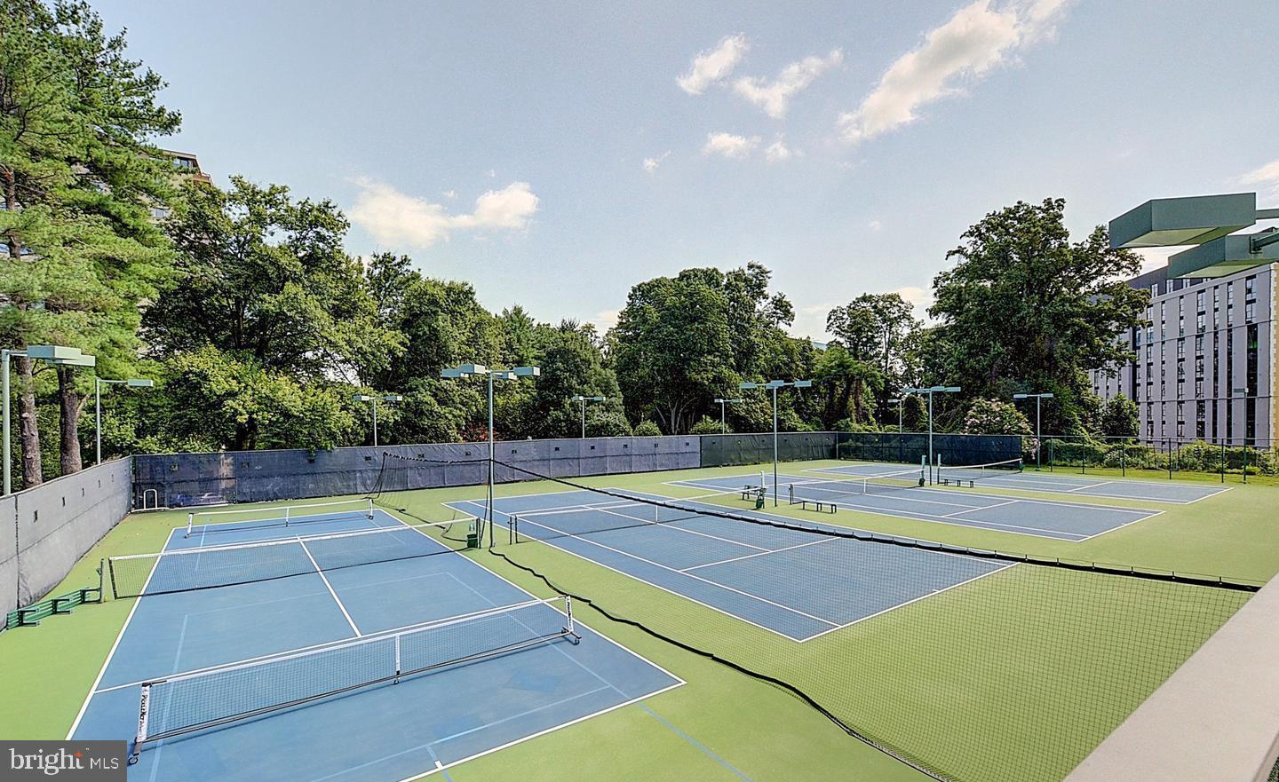 PROMENADE TOWERS - Residential