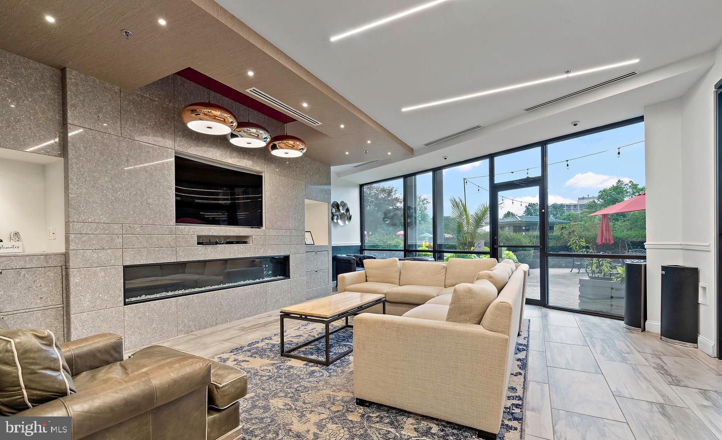 PROMENADE TOWERS - Residential