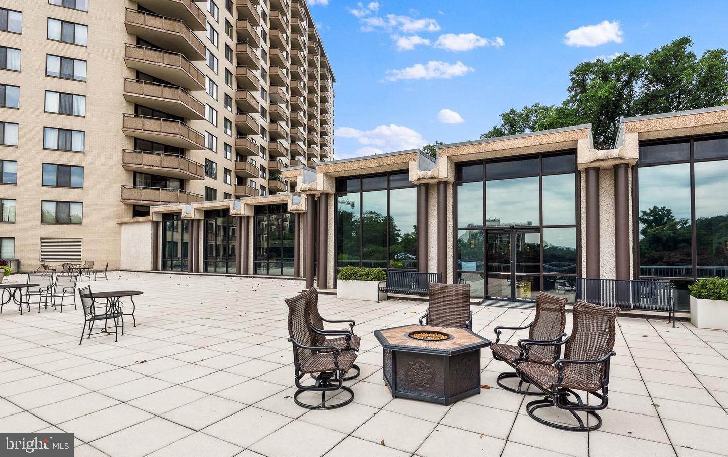 PROMENADE TOWERS - Residential