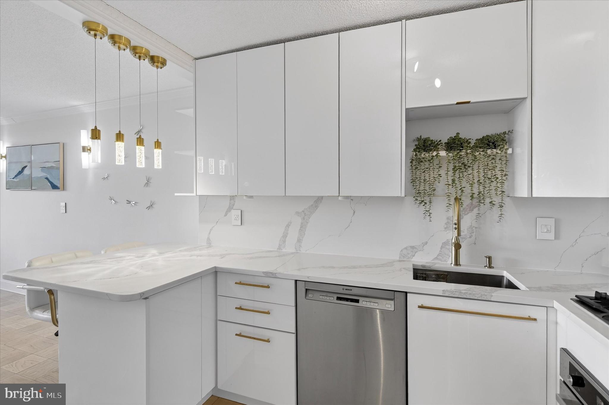 PROMENADE TOWERS - Residential