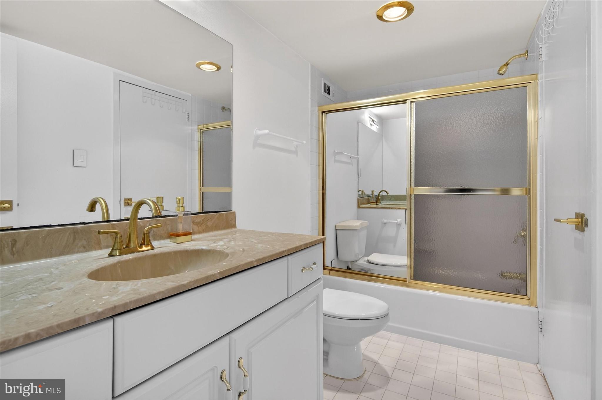 PROMENADE TOWERS - Residential