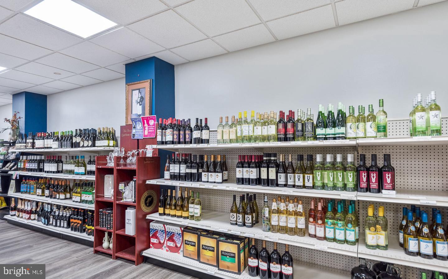 PROMENADE TOWERS - Residential