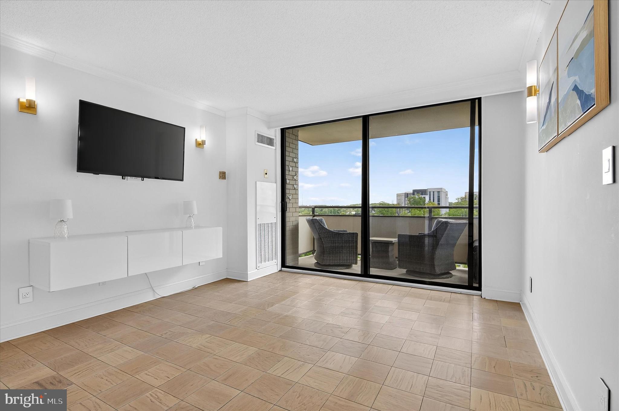 PROMENADE TOWERS - Residential