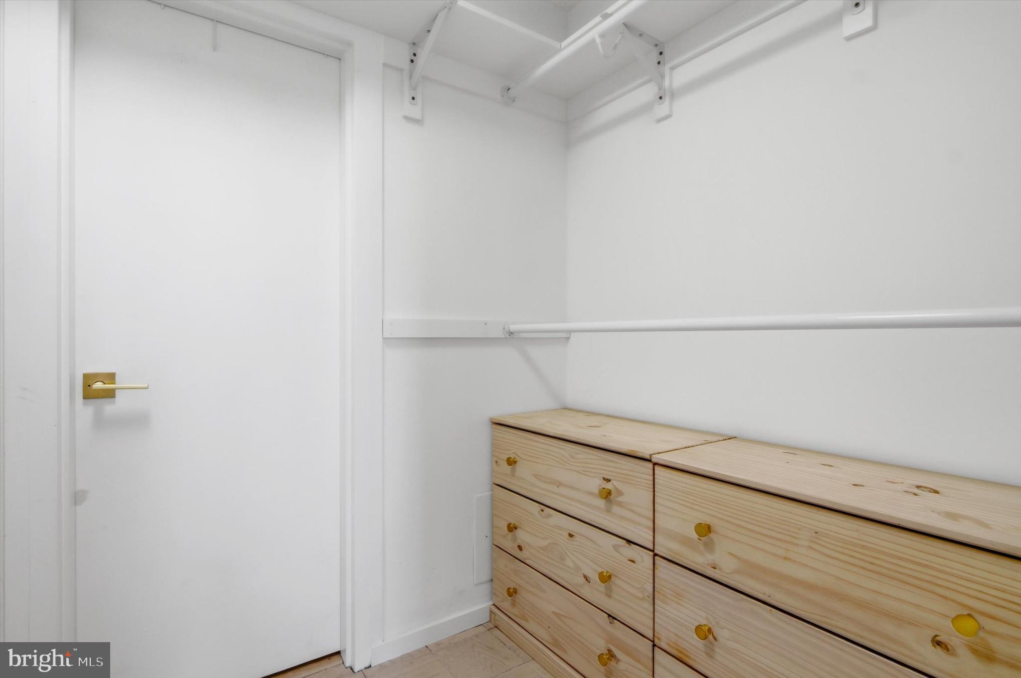 PROMENADE TOWERS - Residential