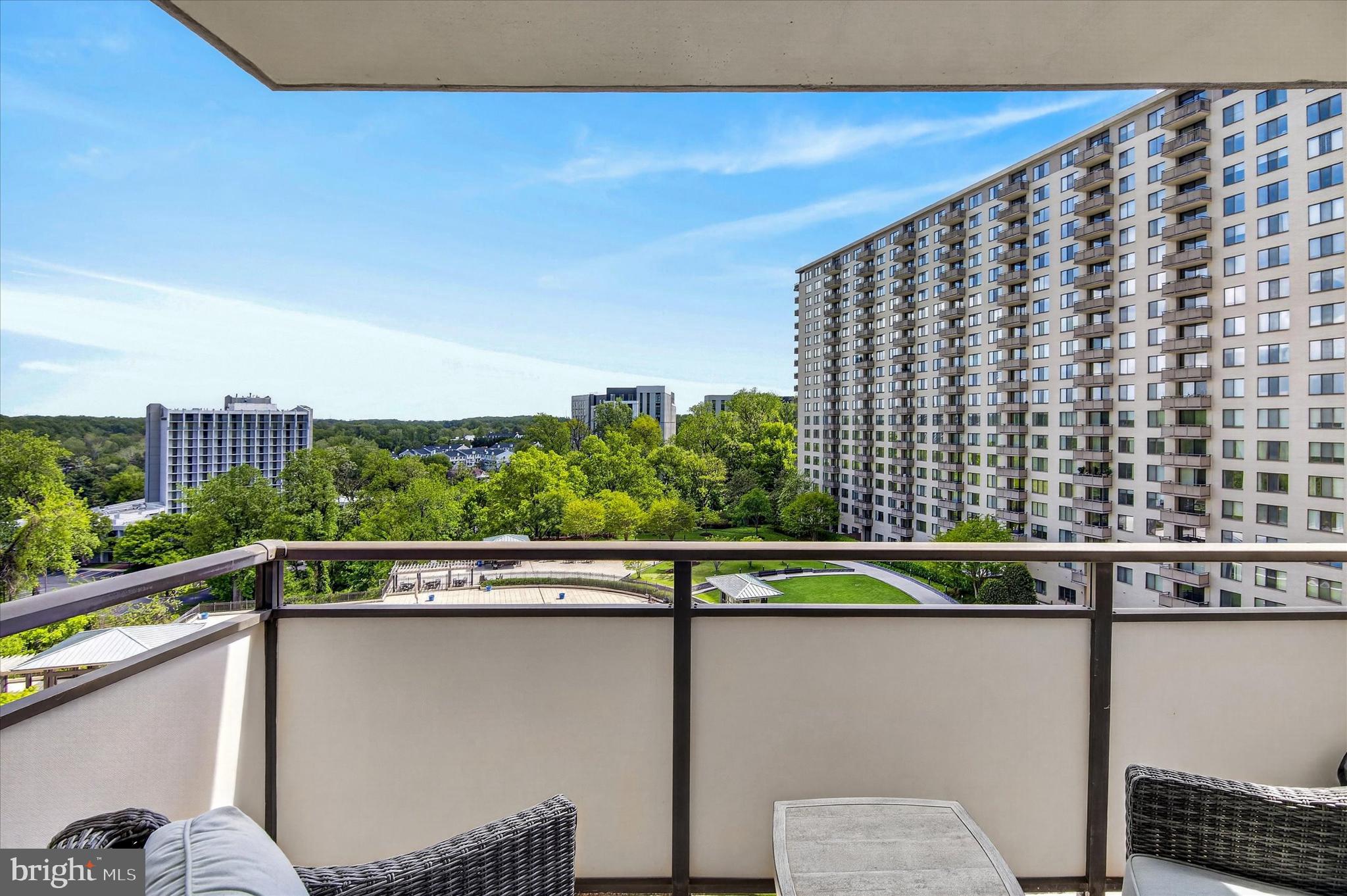 PROMENADE TOWERS - Residential