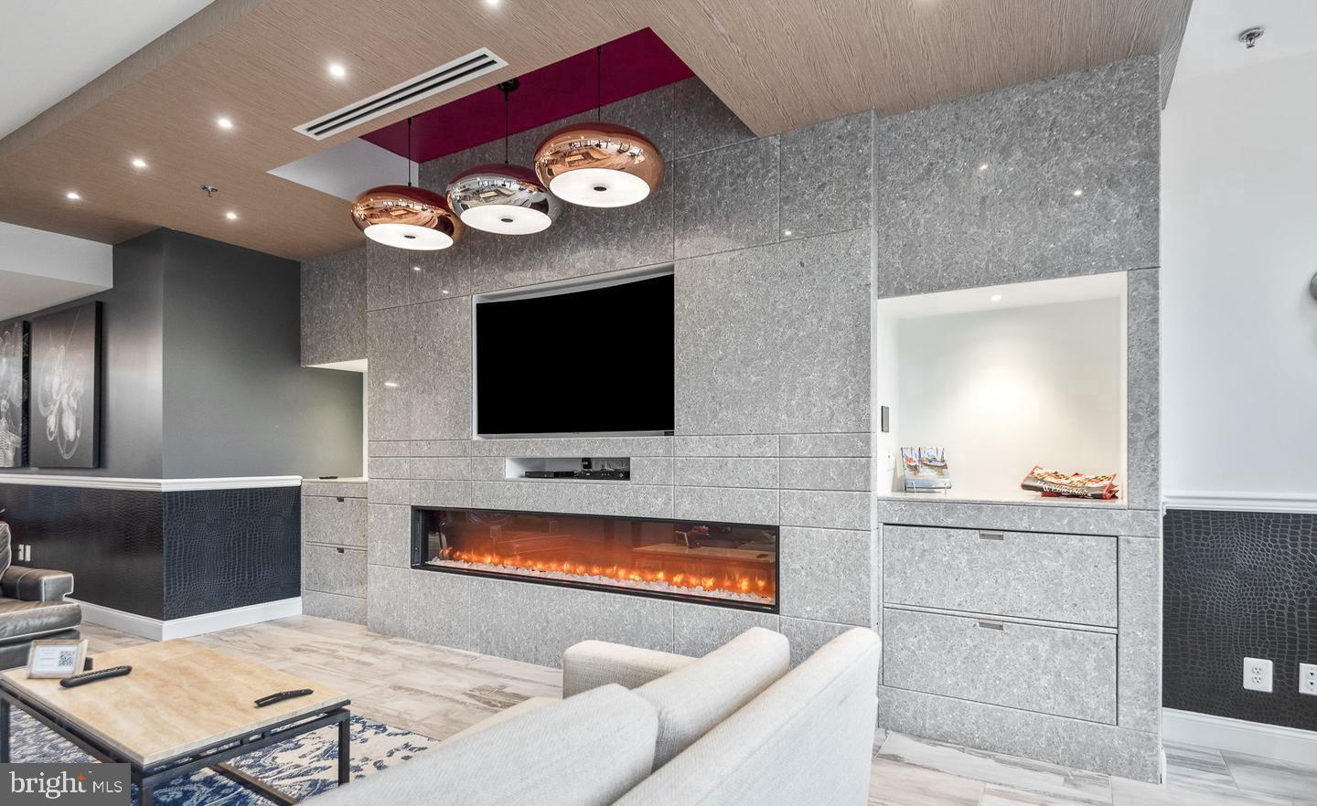 PROMENADE TOWERS - Residential