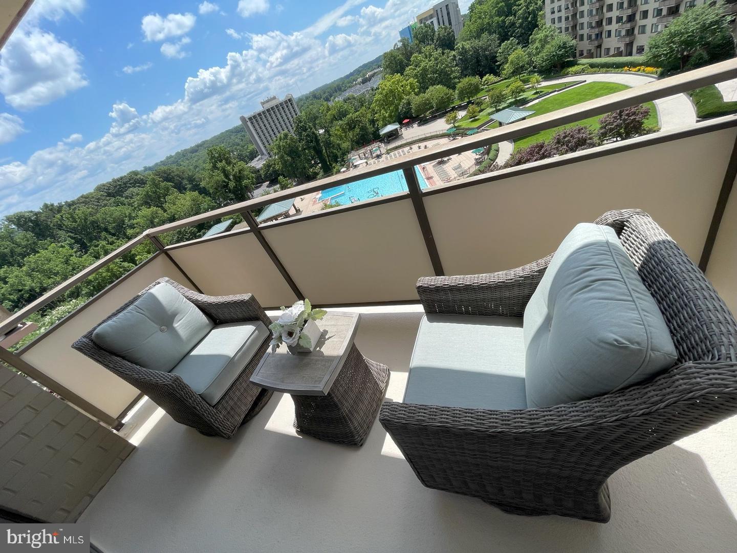 PROMENADE TOWERS - Residential