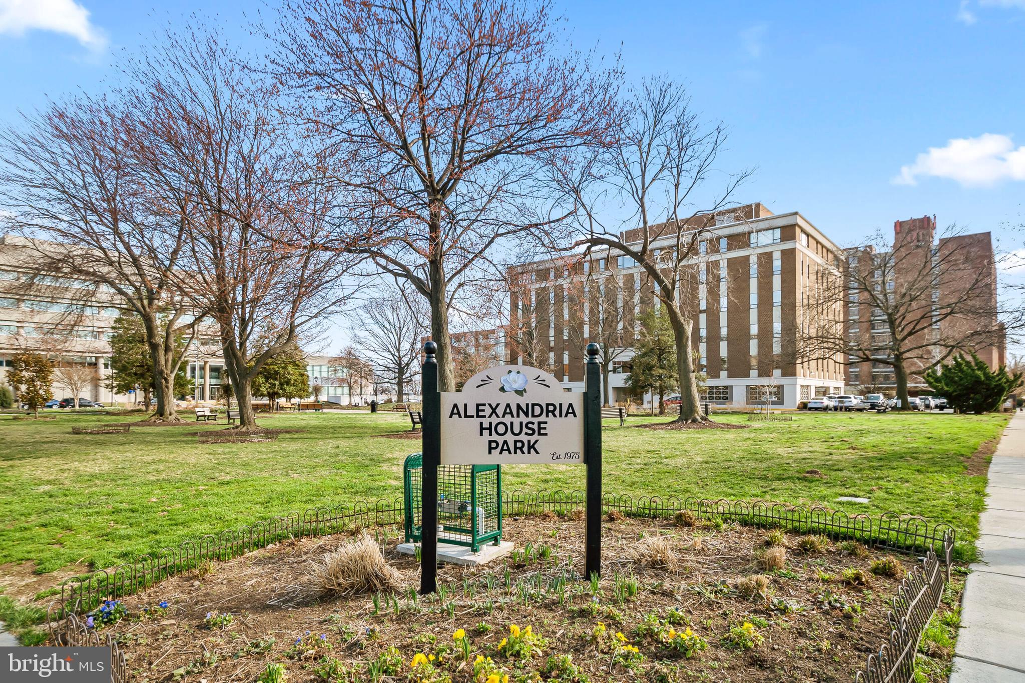 PORT ROYAL CONDOMINIUM - Residential