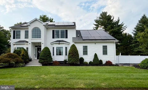 Photo of 7 Sarah Court, MONMOUTH JUNCTION, NJ 08852 (MLS # NJMX2012900)