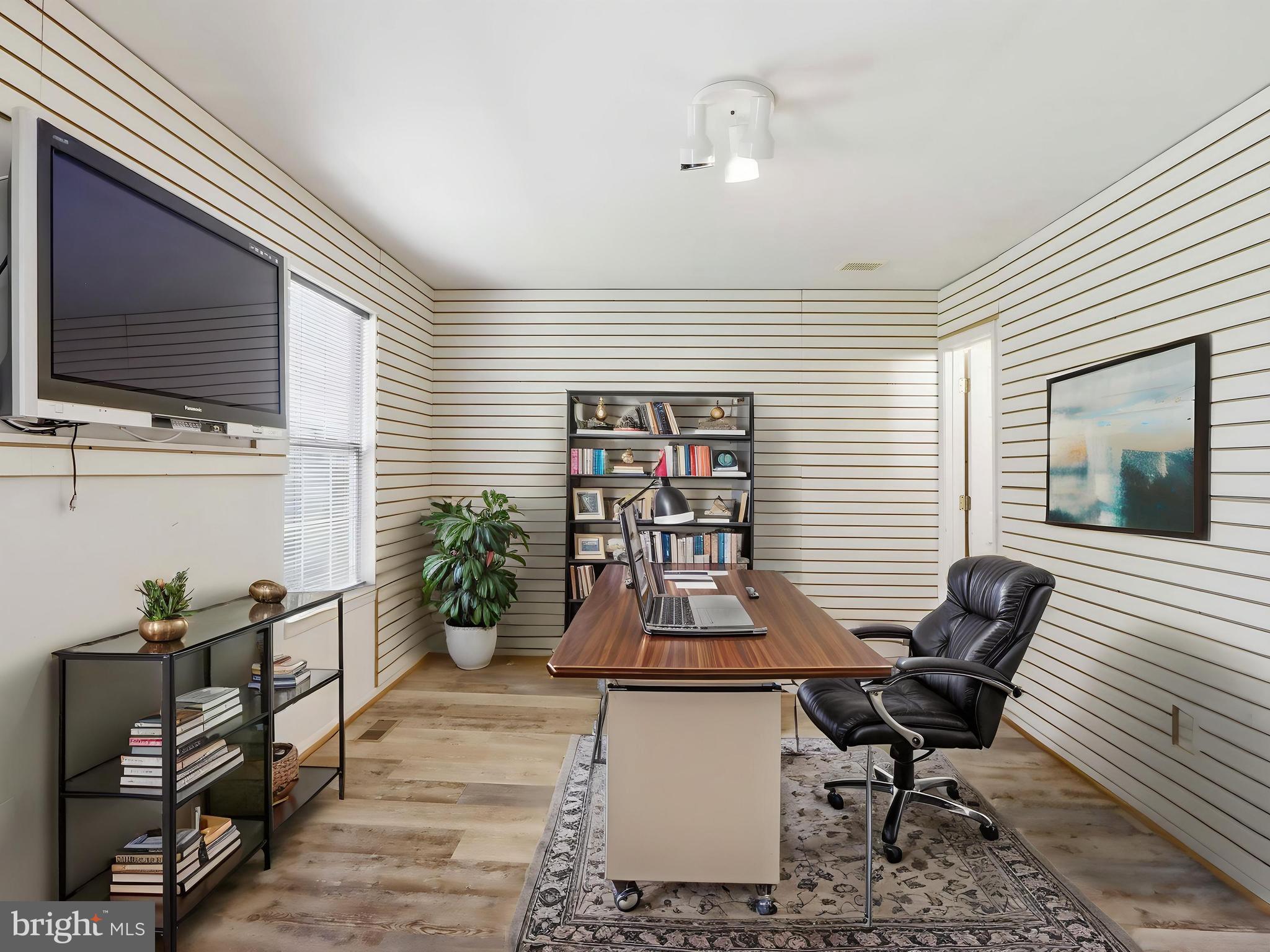 8812 FOX CIRCLE