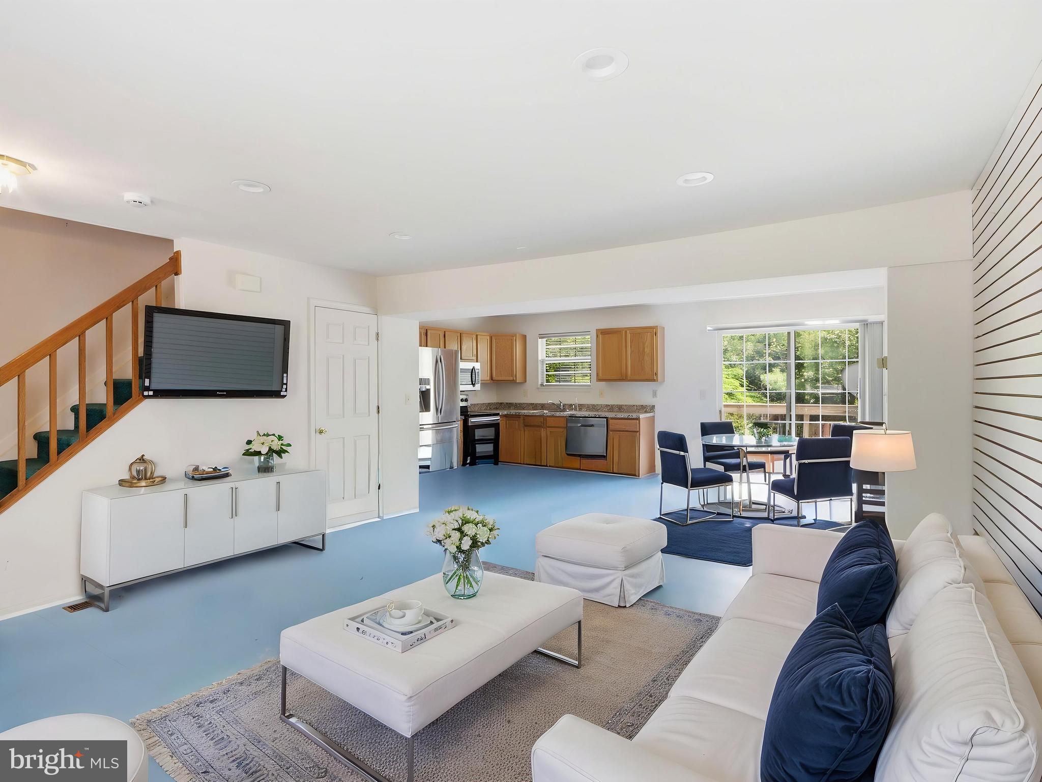 8812 FOX CIRCLE