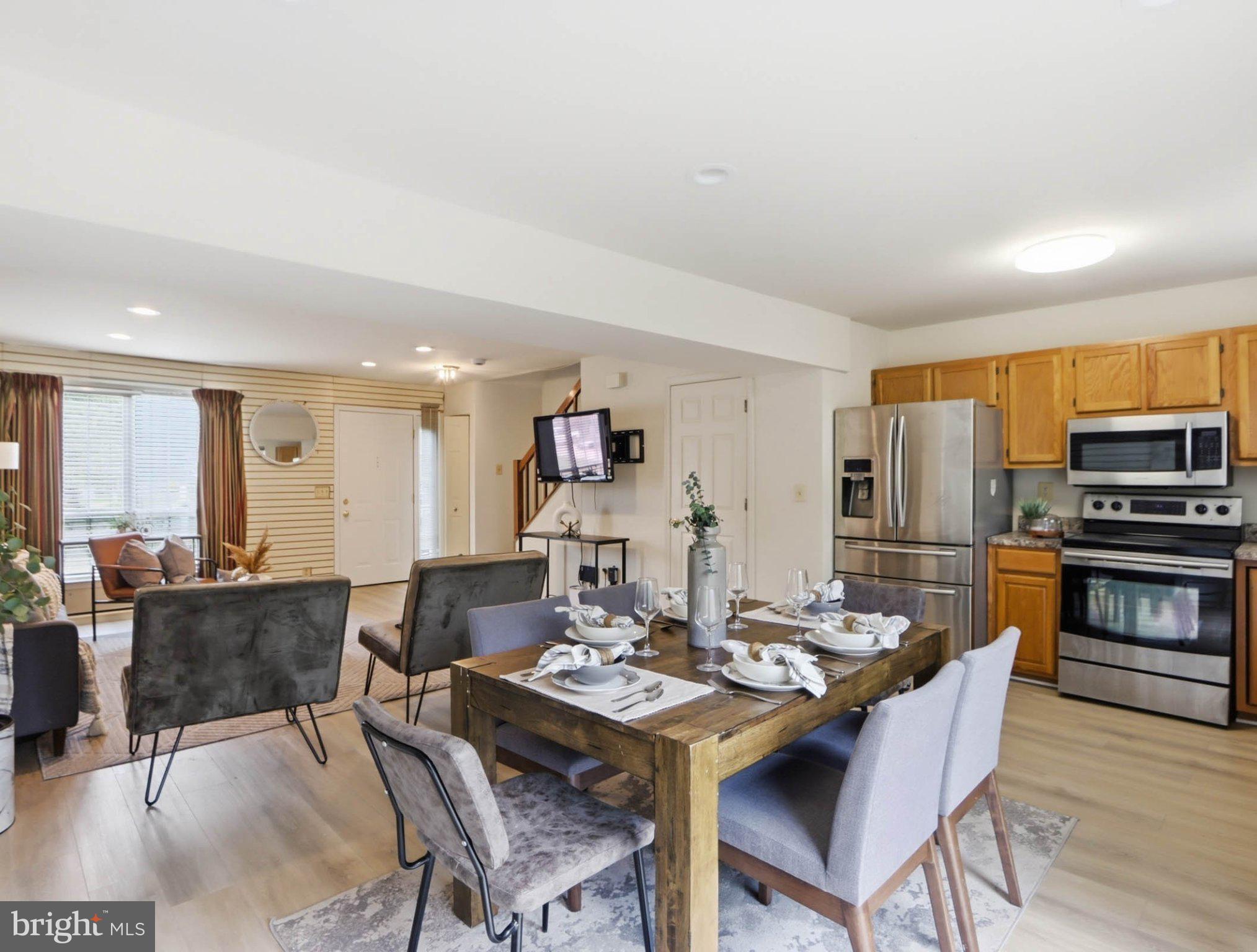 8812 FOX CIRCLE