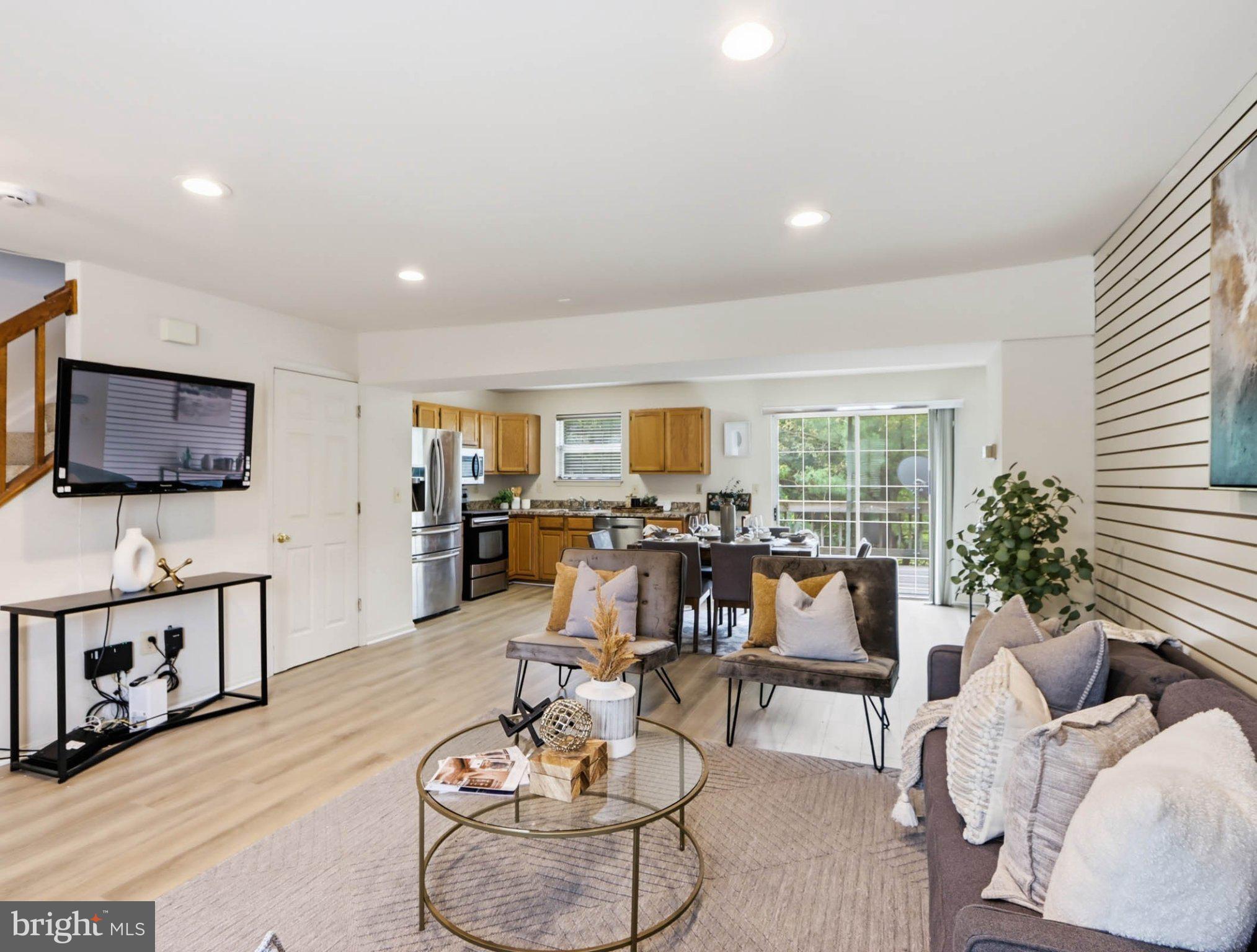 8812 FOX CIRCLE