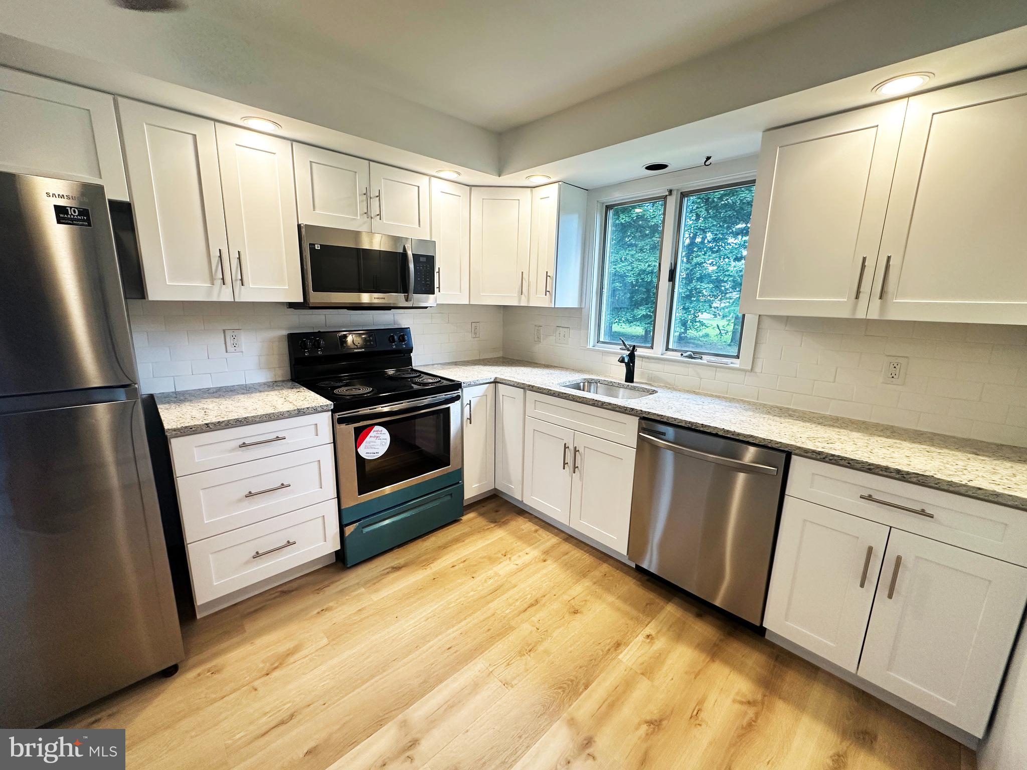 1124 LOCUST AVE