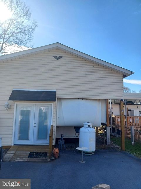 50-5 HONEYCOMB LANE FALLING WATERS WV 25419