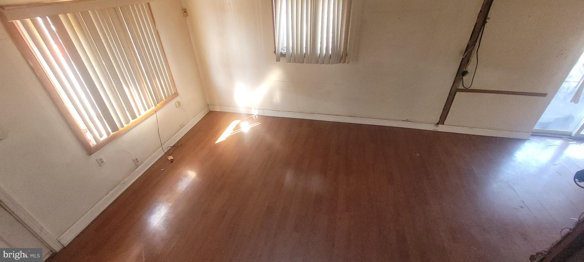 ELMWOOD PARK - Residential