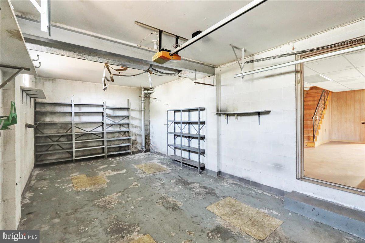 WEST HILLS - Residential