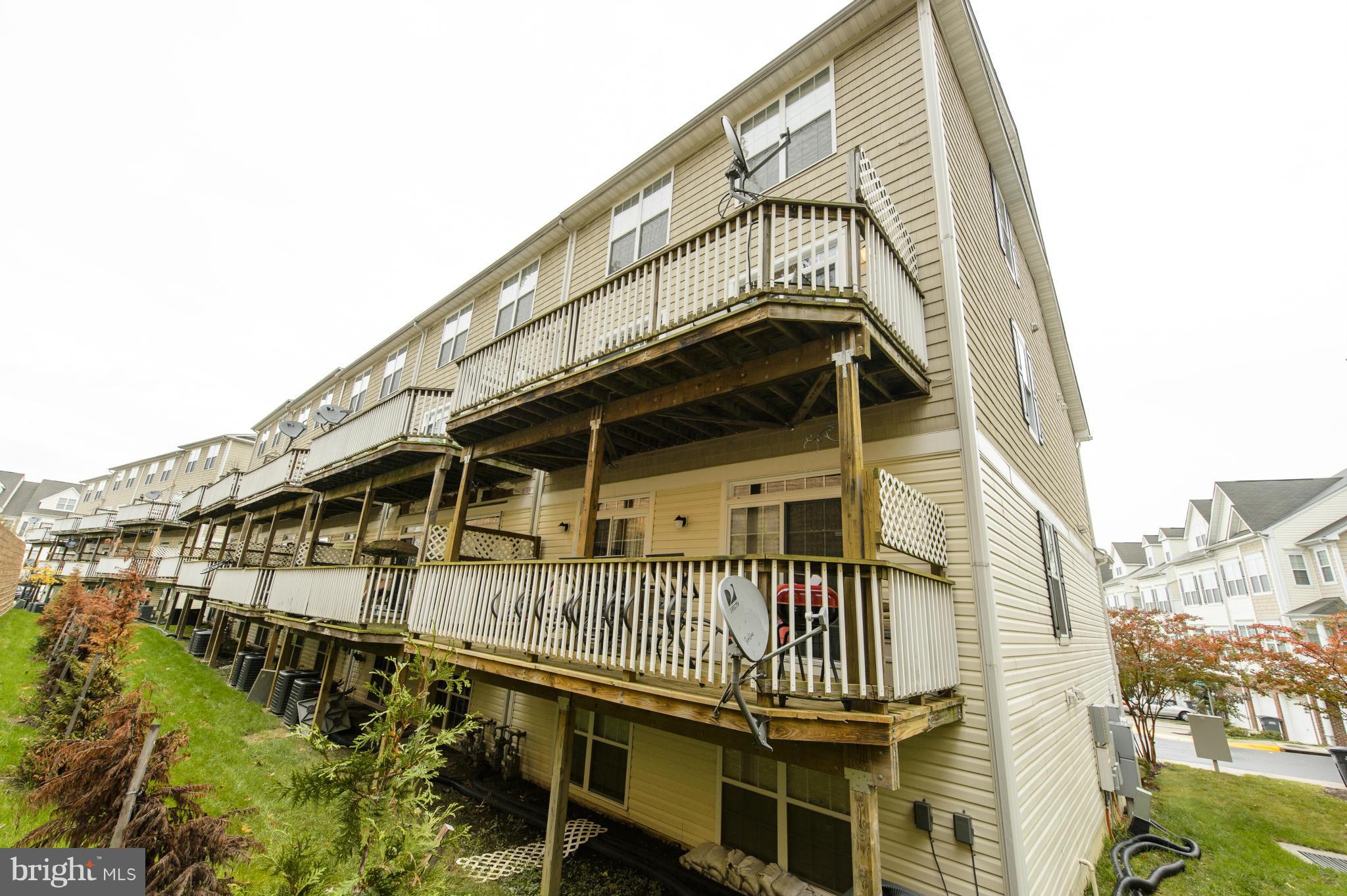 THE COMMONS ON WILLIAM SQUARE - Residential